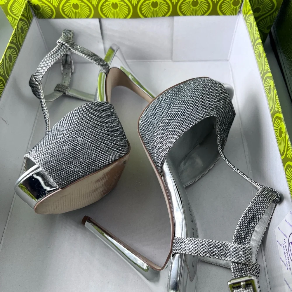 Gianni Bini Metallic Silver Platform Heels. - Picture 6 of 11